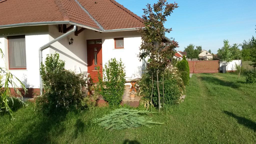 Cserkei Nyaralo Cserkeszőlő Kamer foto